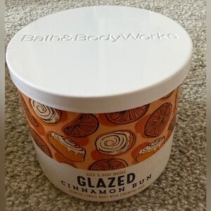 Bath & Body Works Glazed Cinnamon Bun Candle